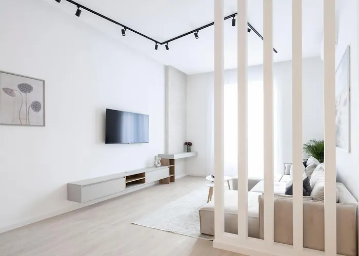 Luxurious & Spacious With Balcony Appartement *