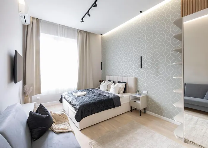 Luxurious & Spacious With Balcony