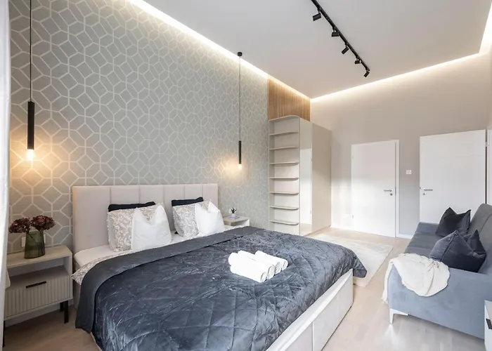 Luxurious & Spacious With Balcony Boedapest