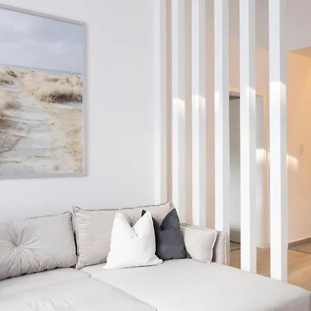 Luxurious & Spacious With Balcony