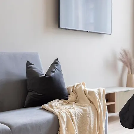 Apartment Luxurious & Spacious With Balcony