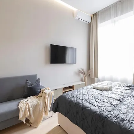 Daire Luxurious & Spacious With Balcony *