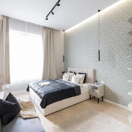 Luxurious & Spacious With Balcony