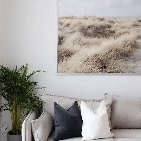 Apartmán Luxurious & Spacious With Balcony *