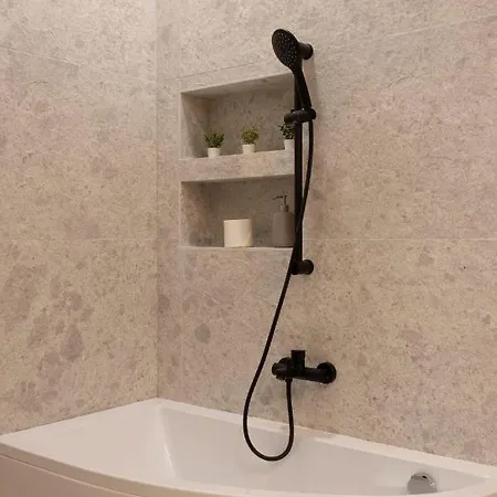Apartman Luxurious & Spacious With Balcony
