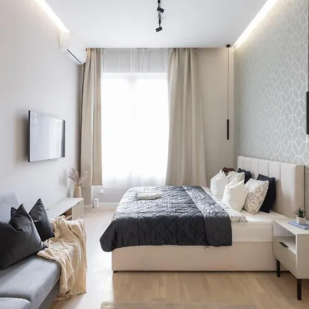 Apartmán Luxurious & Spacious With Balcony