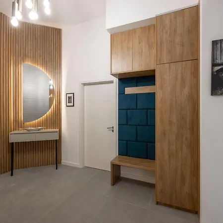 Apartmán Luxurious & Spacious With Balcony *