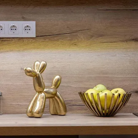 Luxurious & Spacious With Balcony *