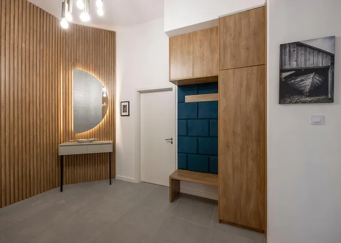 Apartment Luxurious & Spacious With Balcony *