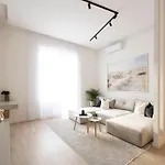Luxurious & Spacious With Balcony *