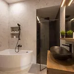 Апартаменты Luxurious & Spacious With Balcony *