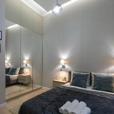 Luxurious & Spacious With Balcony Апартаменты Будапешт