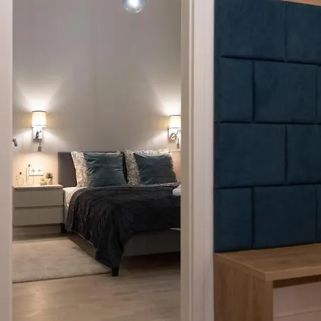 Luxurious & Spacious With Balcony