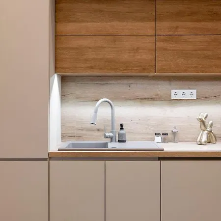 Luxurious & Spacious With Balcony Apartman *