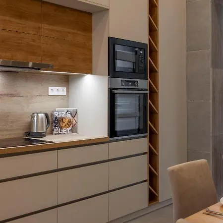 Apartman Luxurious & Spacious With Balcony