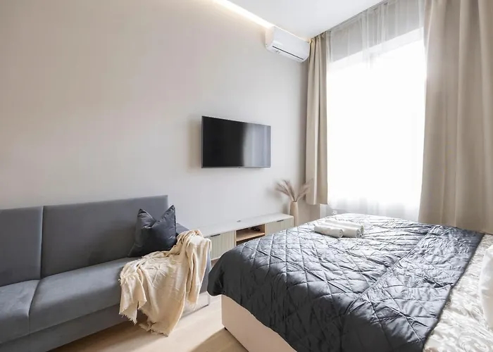 Апартаменты Luxurious & Spacious With Balcony *