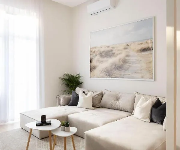 Апартаменты Luxurious & Spacious With Balcony Будапешт