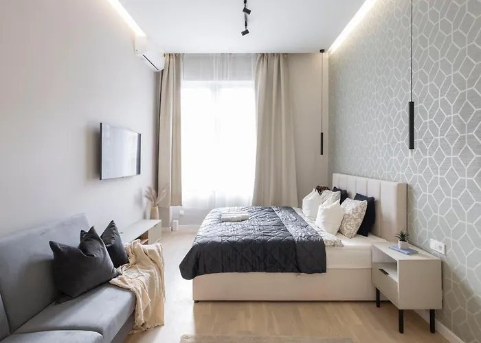 Апартаменты Luxurious & Spacious With Balcony